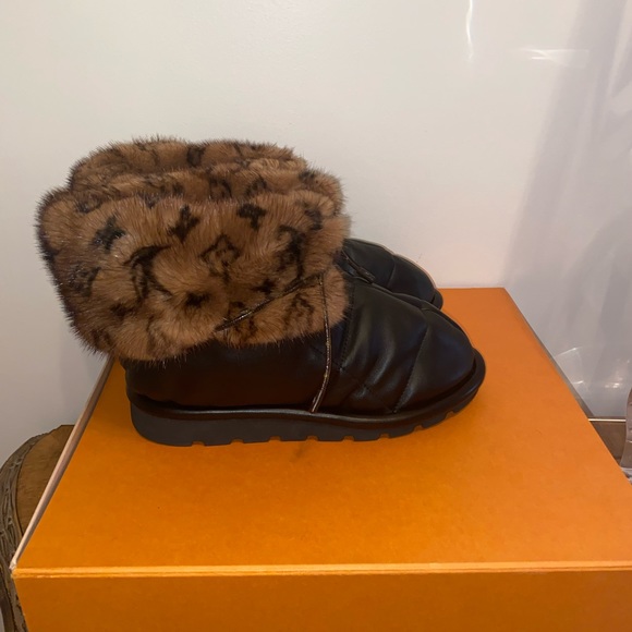 Louis Vuitton Pillow Mink Fur & Leather Boots - Picture 9 of 11